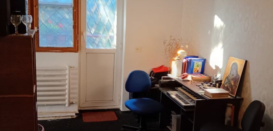 APARTAMENT 100m pătrați în vilă | Cernica, pe malul lacului, via s vis de Manastire | Curte comuna a cu încă 2 apartamente